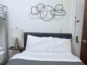 2 habitaciones, tabla de planchar con plancha y wifi gratis 