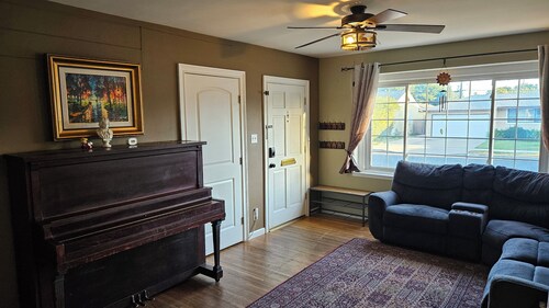 Sunny 2-bedroom house with AC in beautiful Los Angeles
