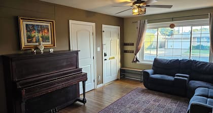 Sunny 2-bedroom house with AC in beautiful Los Angeles