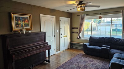 Sunny 2-bedroom house with AC in beautiful Los Angeles