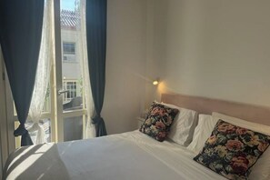 1 室のベッドルーム、デスク、アイロン / アイロン台、WiFi (無料)