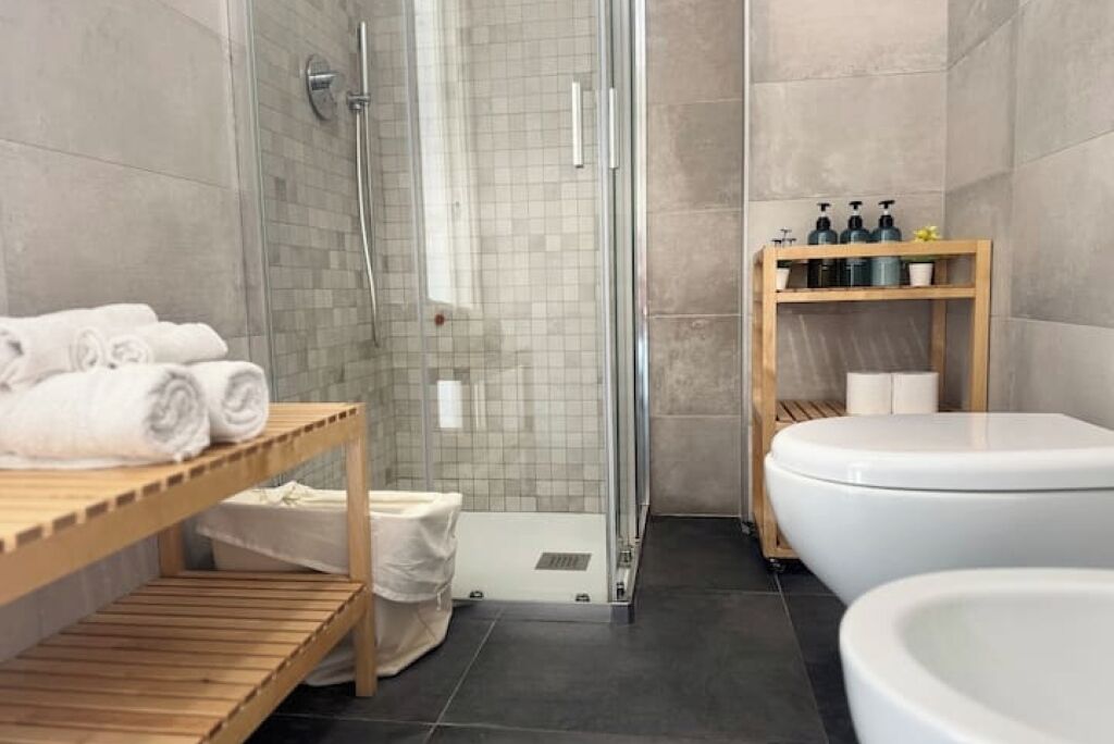 Doccia, asciugacapelli, bidet, asciugamani