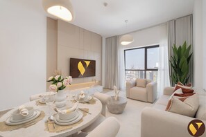 奢华公寓, 阳台, 公园景观 | 起居区 | 65-英寸智能电视（配备有线频道）