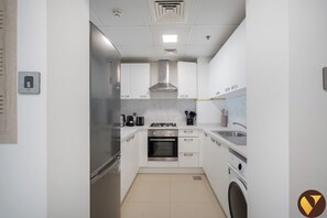 Luxury-Apartment, Balkon, Parkblick | Eigene Küche | Großer Kühlschrank, Mikrowelle, Ofen, Herdplatte