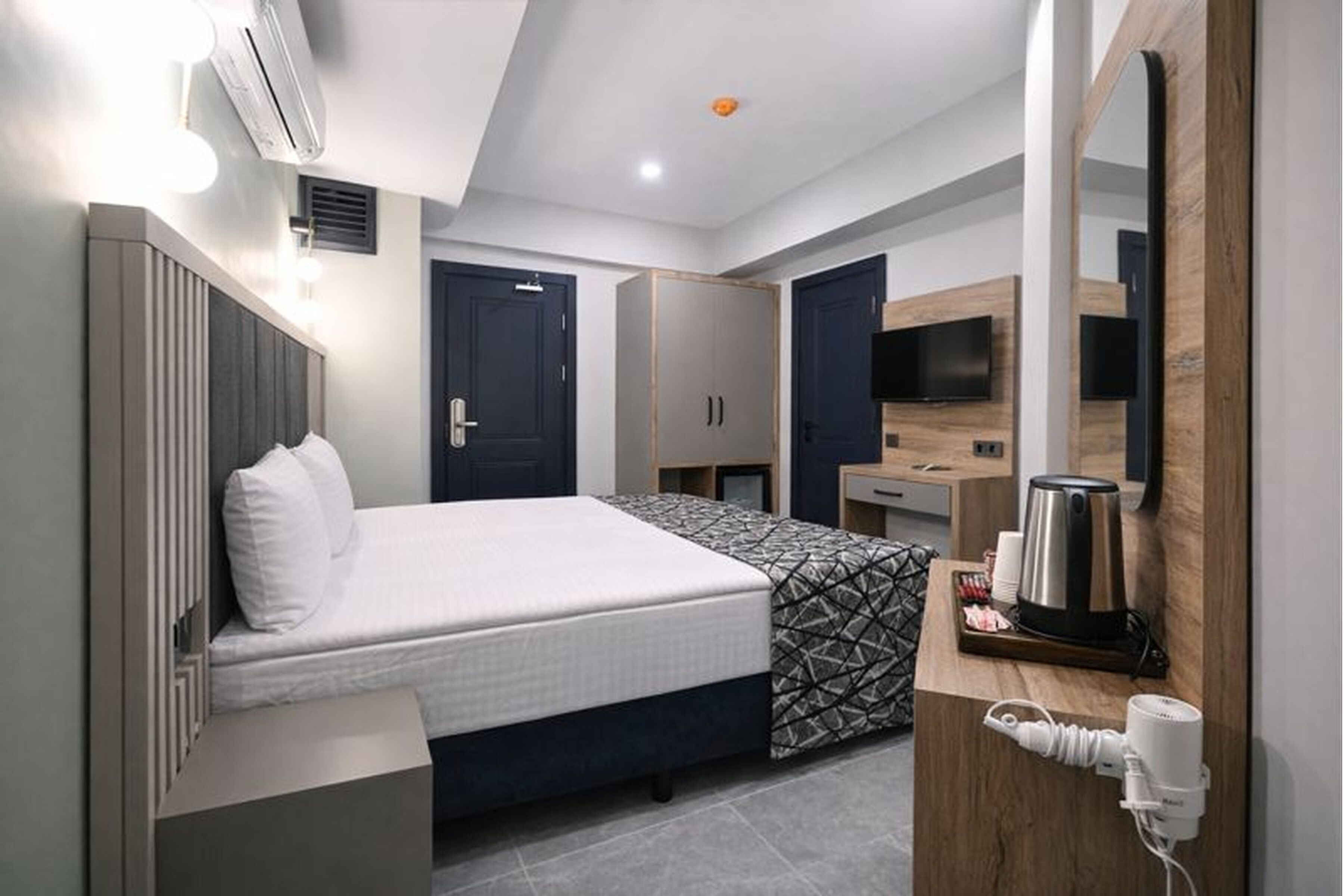 Economy Double Room, 1 Double Bed, No Windows | Desk, laptop workspace, free WiFi