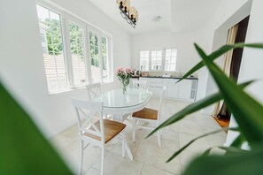 Dining - Cozy 1-bedroom apartment in beautiful Budva with AC (Budva)