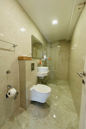 Shower, hair dryer, towels, soap - Cozy 1-bedroom apartment in beautiful Budva with AC (Budva)