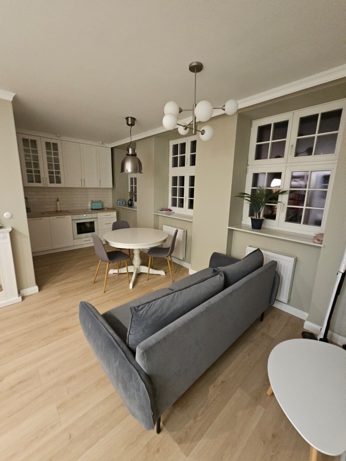 Deluxe appartement, uitzicht op de stad | Een strijkplank/strijkijzer, gratis wifi