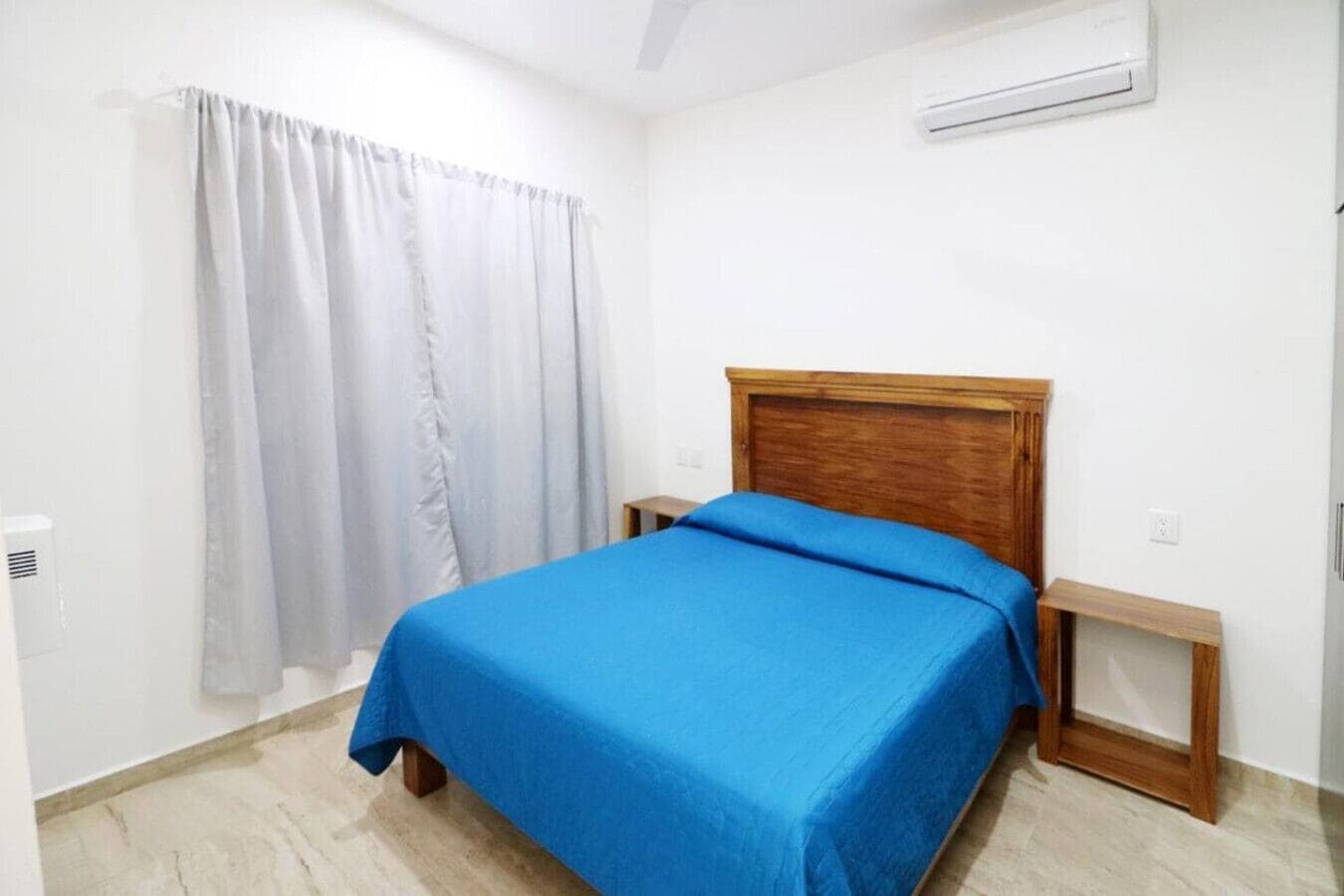Apartamento básico, balcón | Cortinas opacas, tabla de planchar con plancha, wifi gratis