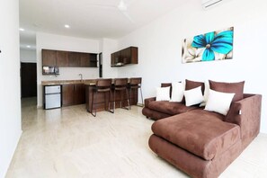 Departamento Confort, balcón | Área de sala de estar