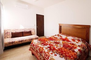 Cortinas opacas, tabla de planchar con plancha, wifi gratis