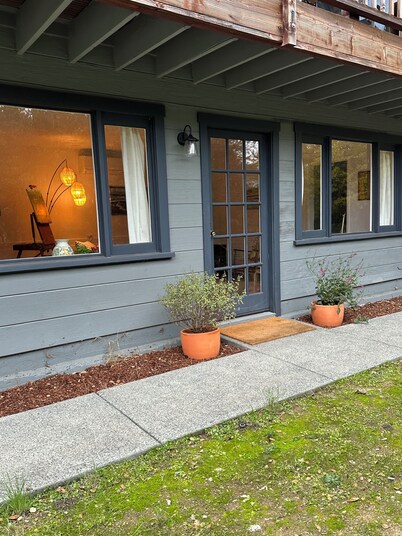 Updated Tranquil 1BR - Walk To Town