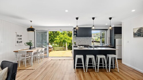 Bluegum Beach Stay - A sun drenched home nestled among gum trees