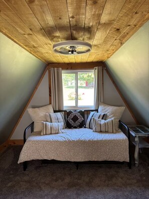 Internet, bed sheets - Gnome Home (Campton)