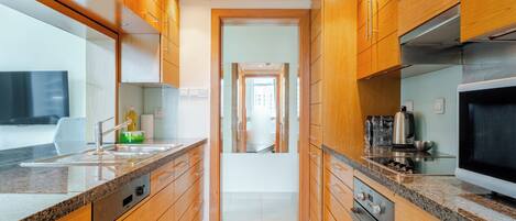 Four Ă micro-ondes, un four, surface de cuisson, lave-vaisselle