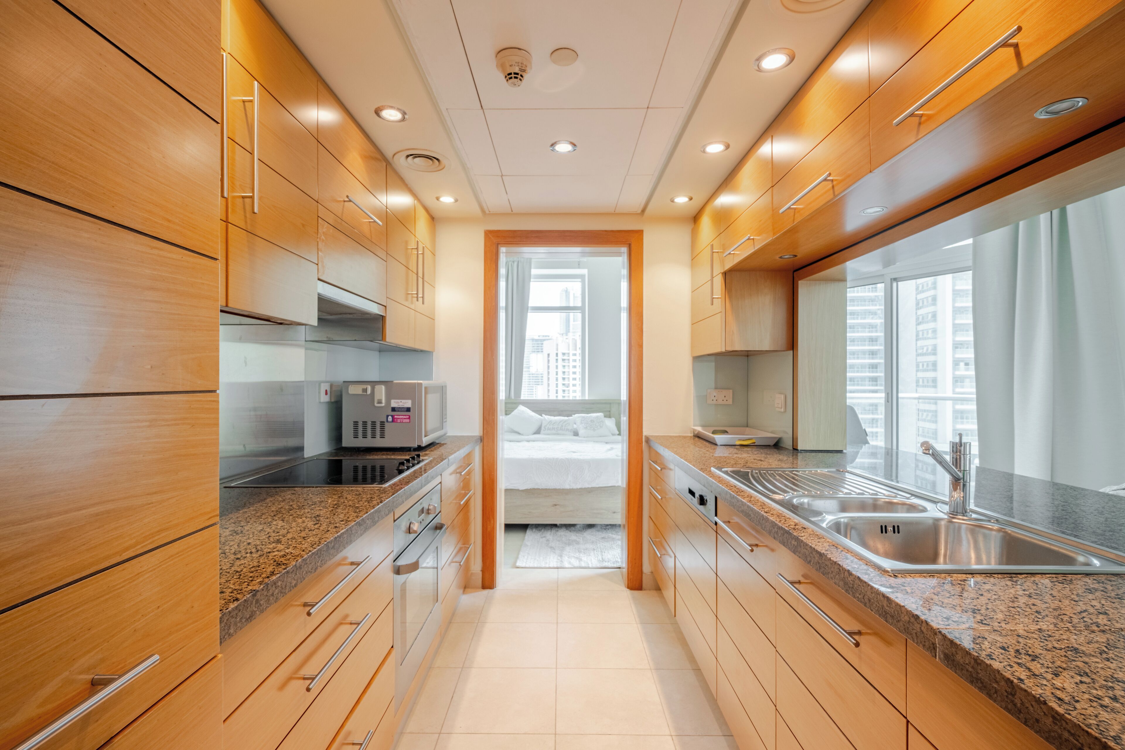 Four à micro-ondes, un four, surface de cuisson, lave-vaisselle