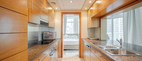 Four Ă micro-ondes, un four, surface de cuisson, lave-vaisselle