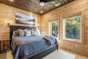 3 bedrooms, iron/ironing board, WiFi, bed sheets - 3BR Smokies Fairway | Hot Tub, Arcade & Rooftop (Pigeon Forge)