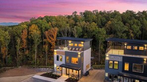 Exterior - 3BR Smokies Fairway | Hot Tub, Arcade & Rooftop (Pigeon Forge)
