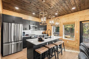 Fridge, microwave, oven, stovetop - 3BR Smokies Fairway | Hot Tub, Arcade & Rooftop (Pigeon Forge)