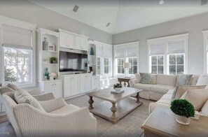 Télévision, lecteur de DVD, chaîne hi-fi, espaces bureaux