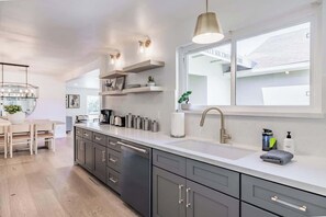 Fridge, microwave, oven, stovetop - Cozy Modern Haven w/ Soothing Ambience & Pool (Fullerton)