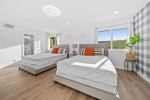 4 bedrooms, desk, iron/ironing board, WiFi - @ Marbella Lane – Modern Home w/ Private Backyard (Fullerton)