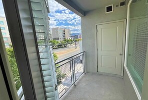 Deluxe Condo, Pets Allowed, City View | Balcony - Luxury Condo in the Best Part of Downtown (Salt Lake City)