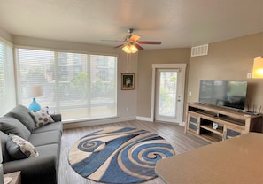 Deluxe Condo, Pets Allowed, City View | Living room - Luxury Condo in the Best Part of Downtown (Salt Lake City)