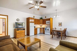 TV - Pinetop Country Club Getaway: Pool & Family Fun! (Pinetop Country Club)