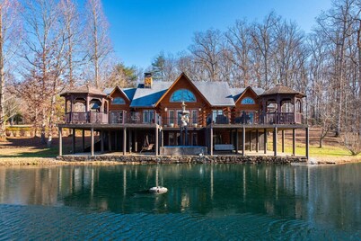 Lakeside Cabin: 4 bed/2.5 bath