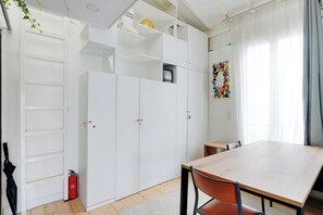 Apartment | Dining - Spacious Apartment 2br/4p - Republique (Paris)
