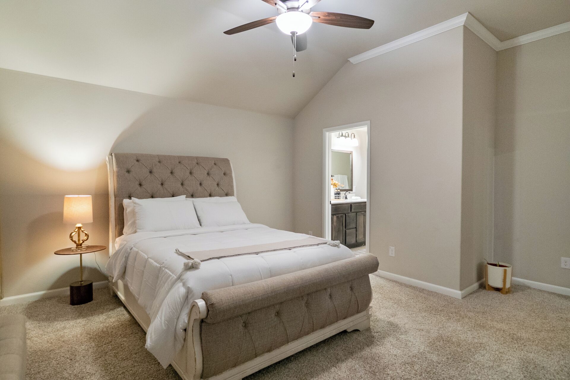 4 chambres, fer et planche à repasser, Wi-Fi, draps fournis