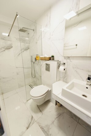Shower, hair dryer, towels, soap - Yellow 1-bedroom apartment with AC in vibrant Budva (Budva)