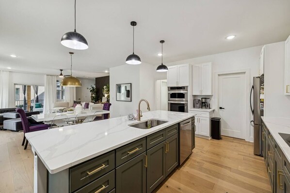 Fridge, microwave, oven, stovetop - SteelyNash - Pittsburgh Grit meets Nashville Twang (Nashville)