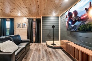 Interior - Fireworks, Views, mins from Dollywood, Theatre room, Hot tub and so much more! (Sevierville)