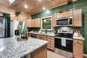 Microwave, oven, stovetop, dishwasher - Fireworks, Views, mins from Dollywood, Theatre room, Hot tub and so much more! (Sevierville)