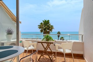 Apartment | Balcony - Studio in Torremolinos by Playa El Bajondillo (Torremolinos)