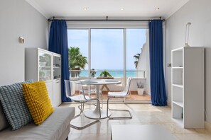 Apartment | Living room - Studio in Torremolinos by Playa El Bajondillo (Torremolinos)