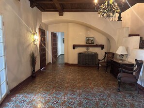 Interior - The Palms of Del Rio-History at Its Best (Del Rio)