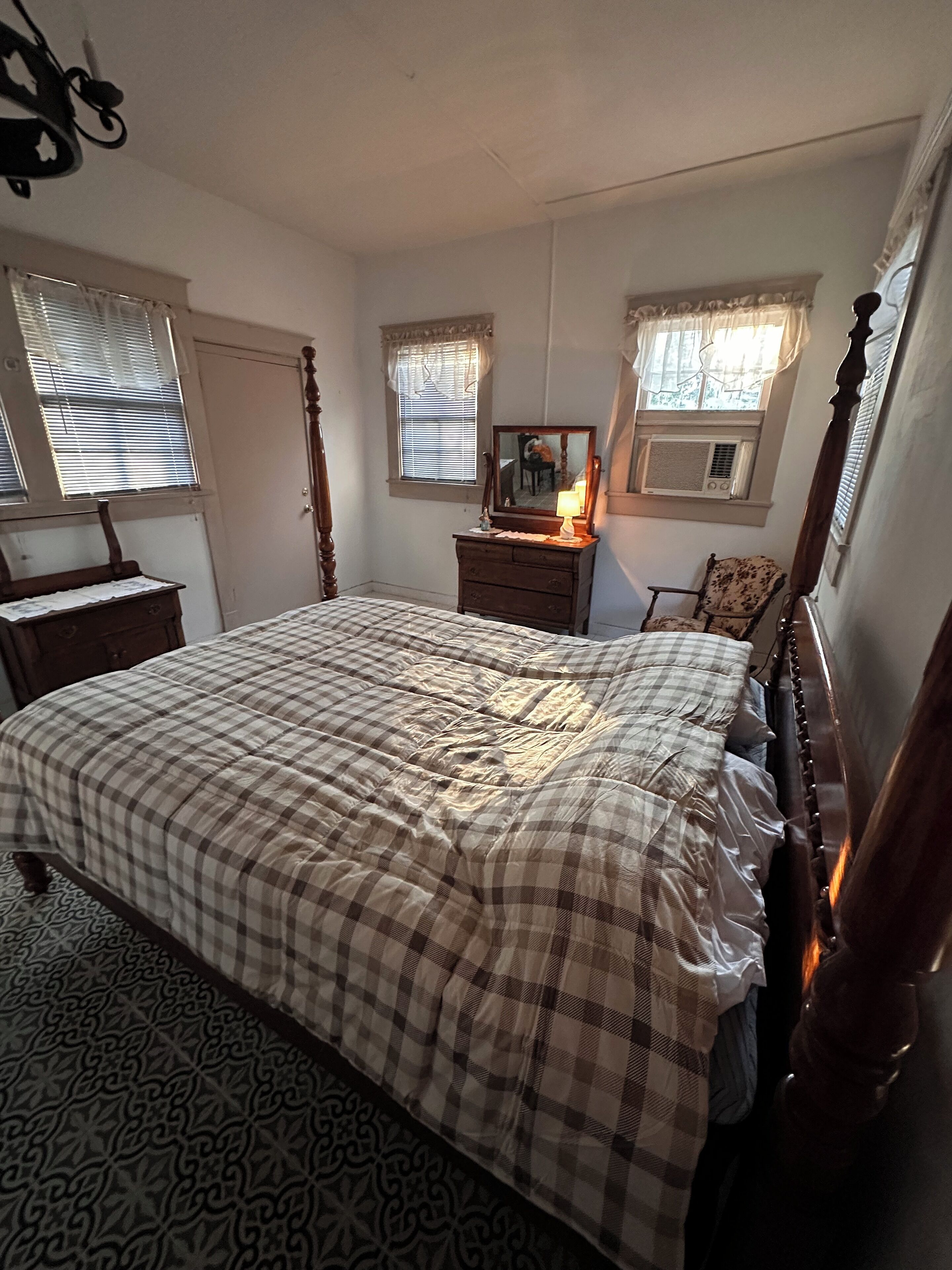 Bureau, fer et planche à repasser, Wi-Fi, draps fournis