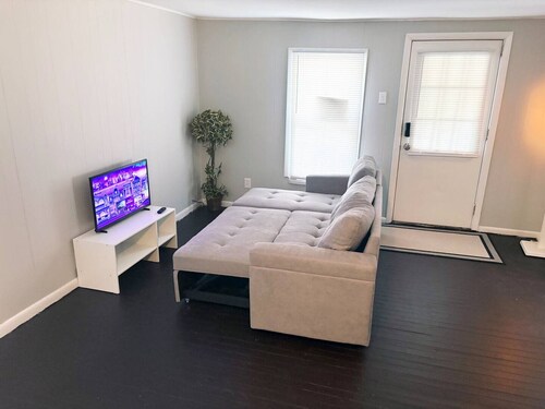 Cozy 2BR Entire House & Free Parking near IUP