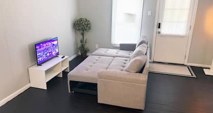 Cozy 2BR Entire House & Free Parking near IUP