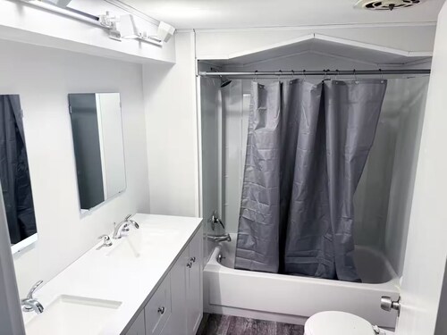 Cozy 2BR Entire House & Free Parking near IUP