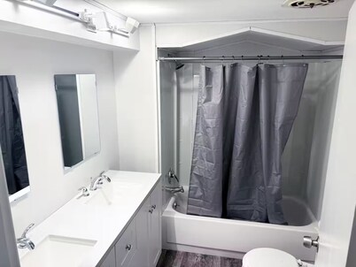 Cozy 2BR Entire House & Free Parking near IUP