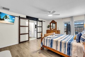 3 bedrooms, iron/ironing board, travel cot, WiFi - Seashells & Sunshine – Pool, Games, AMI Beaches (Sarasota)