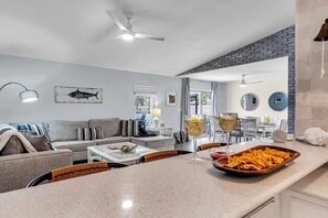 Interior - Seashells & Sunshine – Pool, Games, AMI Beaches (Sarasota)