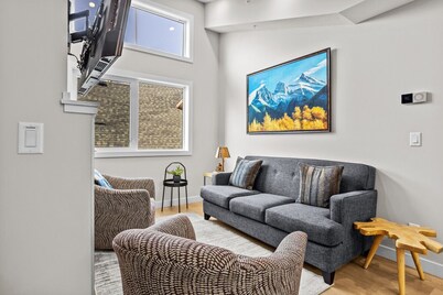 3-Bed Townhome |Mtn Views | Hot Tub | Fireplace