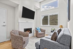 TV, fireplace - 3-Bed Townhome |Mtn Views | Hot Tub | Fireplace (Harvie Heights)
