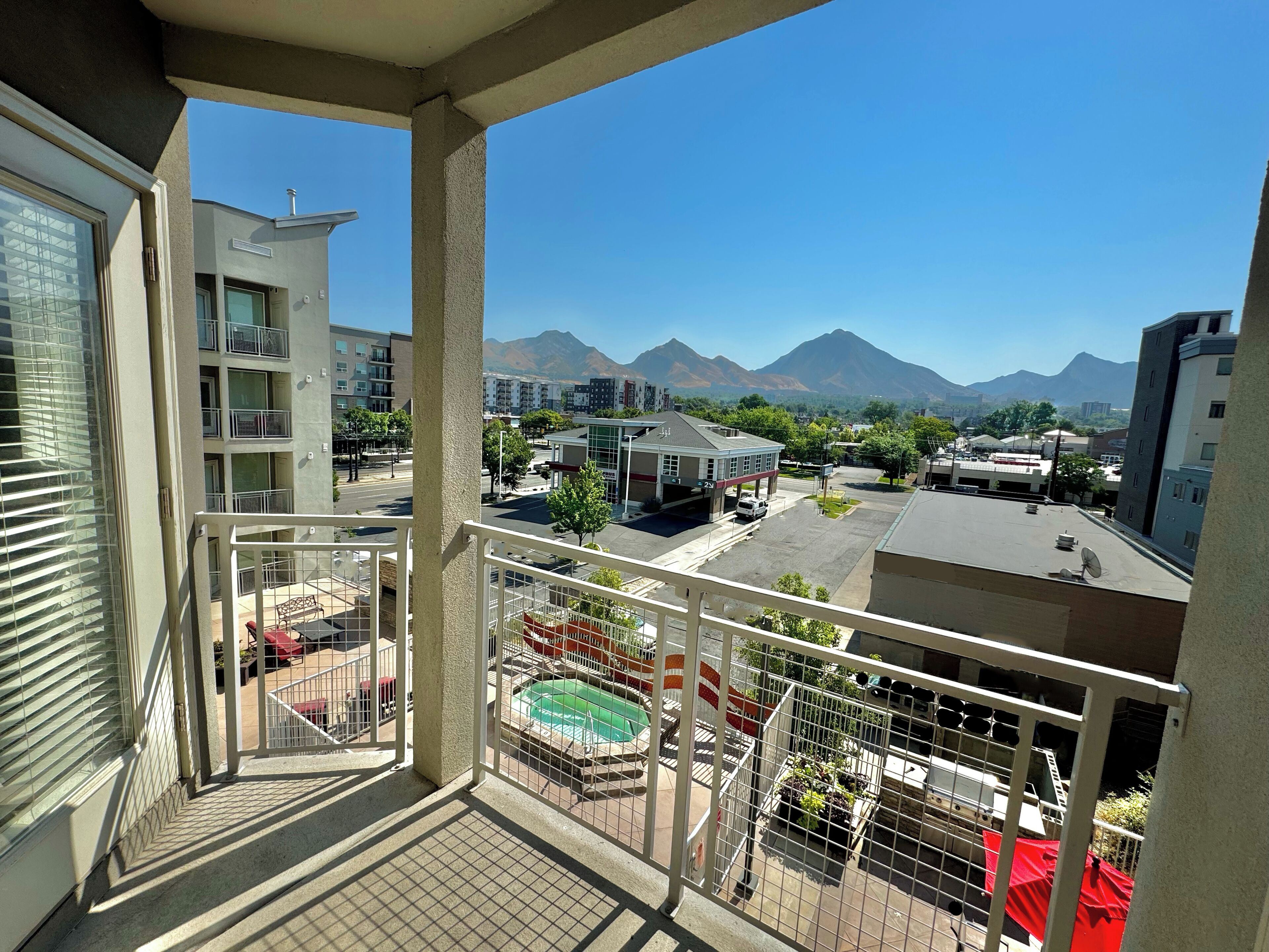 Deluxe Apartment, 1 King Bed with Sofa bed, Mountain View | Property grounds